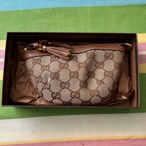 COPY - Tassels Wristlet by Gucci - Picture 2 of 12